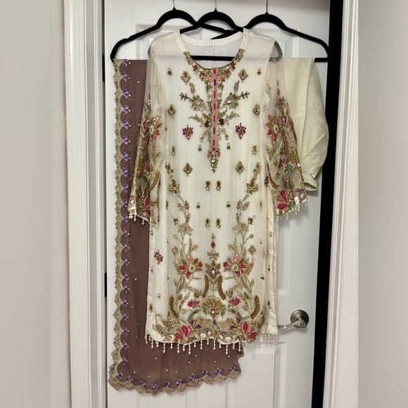 Pakistani Shalwaar Kameez 3 piece suit (fancy/formal) - Picture 1 of 6